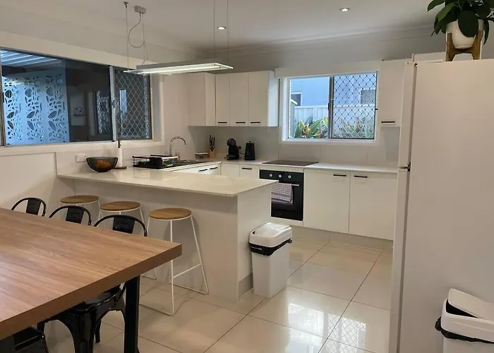 Miami\'S Family Getaway Sleeps 10, Pool, Patio, Walk To North Burleigh Beach & Shops