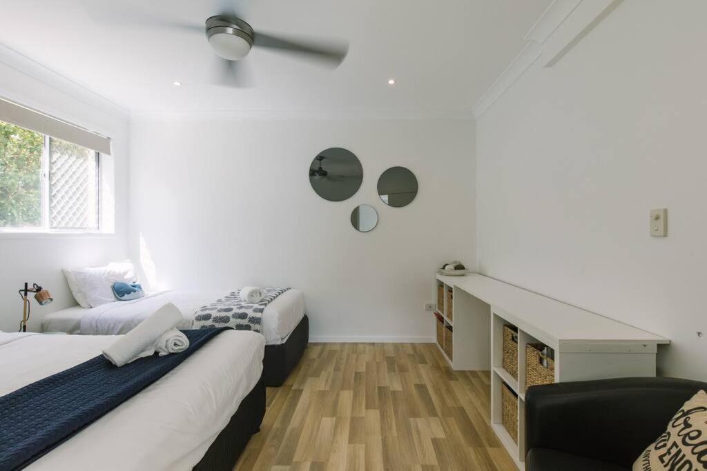 Miami's Family Getaway Sleeps 10, Pool, Patio, Walk To North Burleigh & Shops Gold Coast