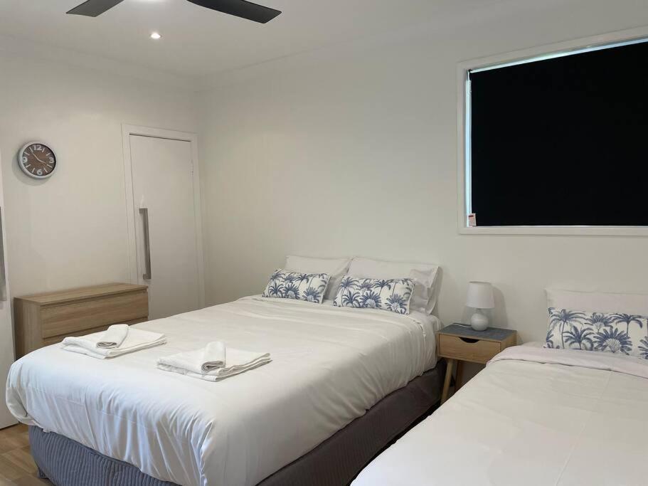 Miami's Family Getaway Sleeps 10, Pool, Patio, Walk To North Burleigh & Shops Apartment Gold Coast