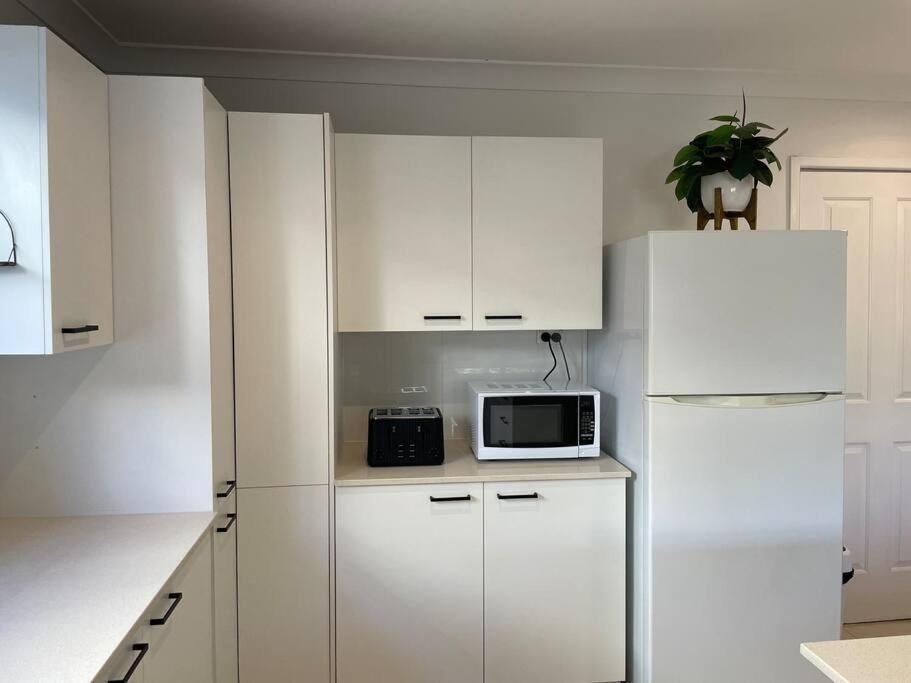 Apartment Miami's Family Getaway Sleeps 10, Pool, Patio, Walk To North Burleigh & Shops Gold Coast