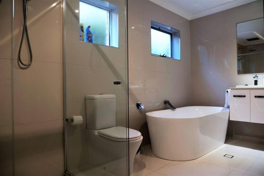 Miami's Family Getaway Sleeps 10, Pool, Patio, Walk To North Burleigh & Shops Apartment Gold Coast