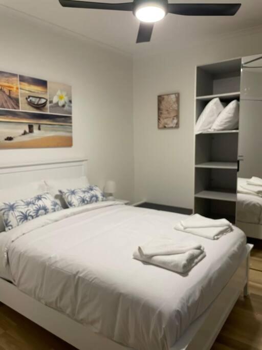 Miami's Family Getaway Sleeps 10, Pool, Patio, Walk To North Burleigh & Shops Apartment
