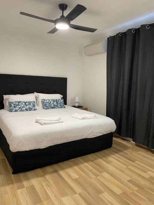 Miami's Family Getaway Sleeps 10, Pool, Patio, Walk To North Burleigh & Shops Apartment