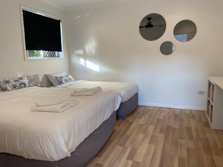 Apartment Miami's Family Getaway Sleeps 10, Pool, Patio, Walk To North Burleigh & Shops Gold Coast