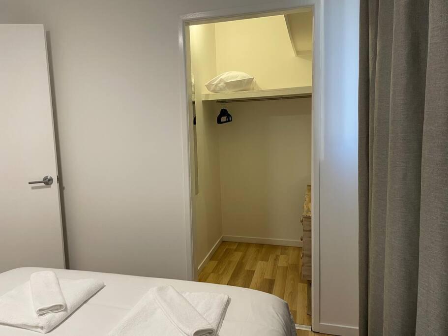 Apartment Miami's Family Getaway Sleeps 10, Pool, Patio, Walk To North Burleigh & Shops Gold Coast
