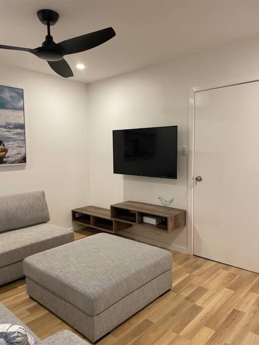 Miami's Family Getaway Sleeps 10, Pool, Patio, Walk To North Burleigh & Shops Gold Coast